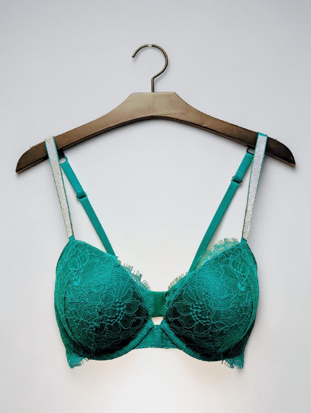 Victoria’s Secret Emerald Green Lace Push Up Bra Rhinestone Straps 32DD